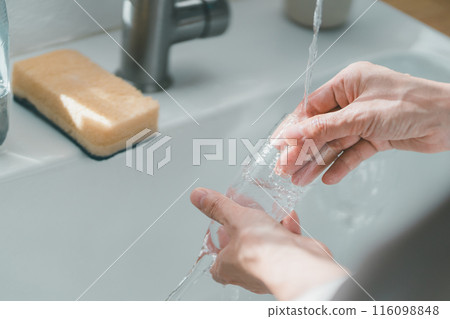 洗碗 女生 女孩 116098848