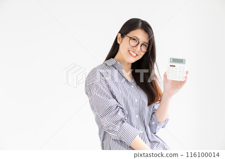Smiling woman with calculator 116100014