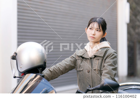  騎自行車的女人 116100402