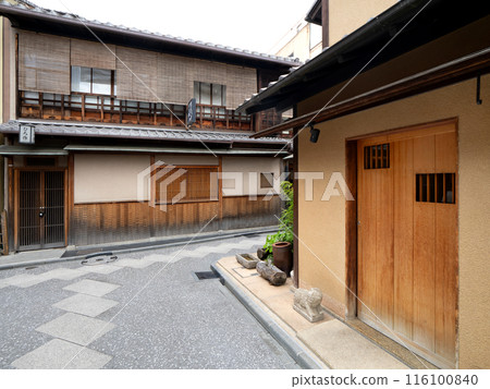 Streets of Pontocho, Kyoto Prefecture Streets of Pontocho, Kyoto Prefecture 116100840