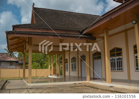 Mosque building in front of the entrance 116101556