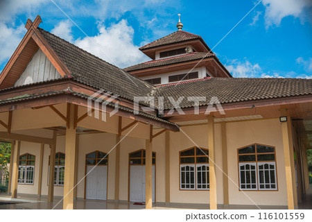 Beautiful mosque buildings make worship comfortable 116101559
