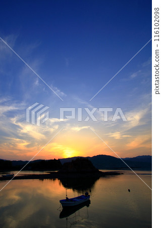 Beautiful evening view of the Seto Inland Sea - Oshiba Island Beautiful evening view of the Seto Inland Sea - Oshiba Island 116102098