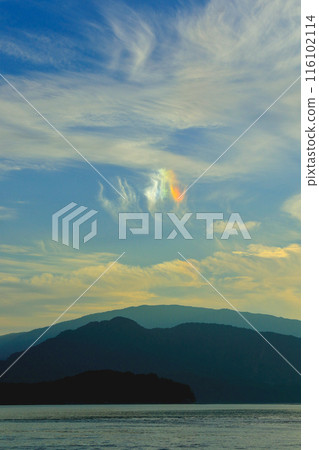 從大芝島眺望野呂山上空的雲彩 從大芝島眺望野呂山上空的雲彩 116102114