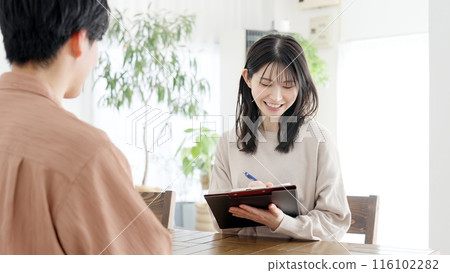 Woman interviewing a man 116102282