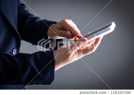 女人與智慧型手機業務 女人與智慧型手機業務 116102596