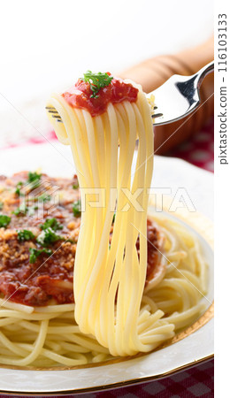 用叉子提起肉義大利麵 116103133