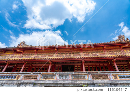 The Chinese-style tower of Hue, a world heritage site of the royal palace that preserves the splendor of Vietnam's last dynasty, is called the Meridian Gate. The Chinese-style tower of Hue, a world heritage site of the royal palace that preserves the splendor of Vietnam's last dynasty, is called the Meridian Gate. 116104347