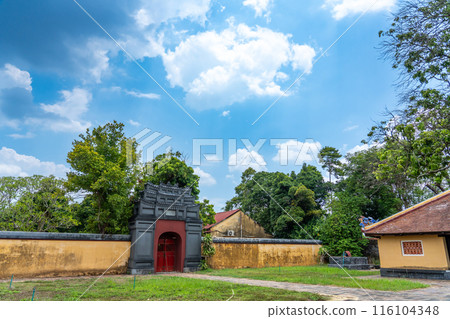 Chang You Gate of the Hue Imperial Palace, a World Heritage Site that preserves the splendor of Vietnam's last dynasty 116104348