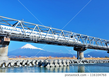 Fuji in the blue sky and the bullet train 116104768