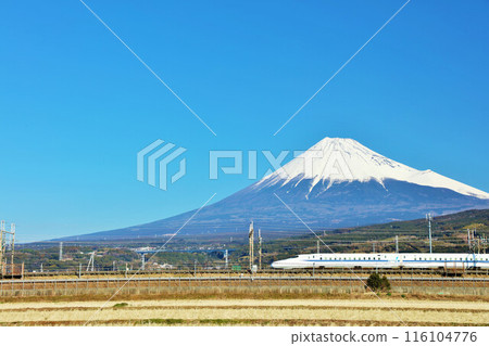 靜岡縣、富士山和藍天下的新幹線 靜岡縣、富士山和藍天下的新幹線 116104776