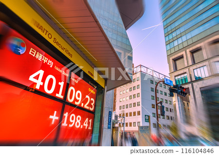 日本東京市景 日經平均股價超過4萬日圓...市內股價板（收盤價）=4日、日本橋兜町 116104846