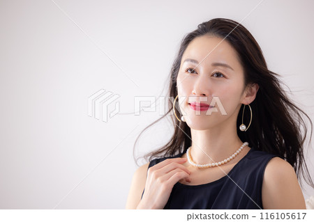 Beauty image Portrait of a woman with long hair 116105617