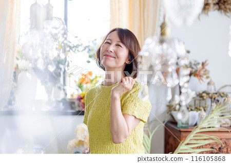 60多歲的高級女性美麗形象 116105868