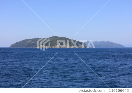 The westernmost point of Shikoku, Sadamisaki Lighthouse and the remains of a former army battery (Misaki Port is in the background to the right). 116106643