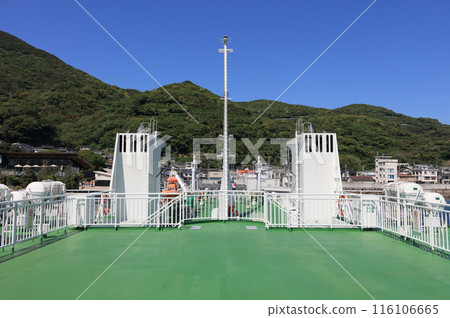 The ferry on Route 94 before departure and the townscape of Misaki 116106665