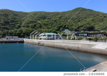 Cape Sadamisaki seen from the National Route Kyushi ferry before departure and the Misaki branch of the Ikata Town Social Welfare Council Cape Sadamisaki seen from the National Route Kyushi ferry before departure and the Misaki branch of the Ikata Town Social Welfare Council 116106666
