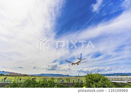 Osaka Airport (Itami Airport) in summer - Landing planes and gallery, Toyonaka City, Osaka Prefecture Osaka Airport (Itami Airport) in summer - Landing planes and gallery, Toyonaka City, Osaka Prefecture 116108968