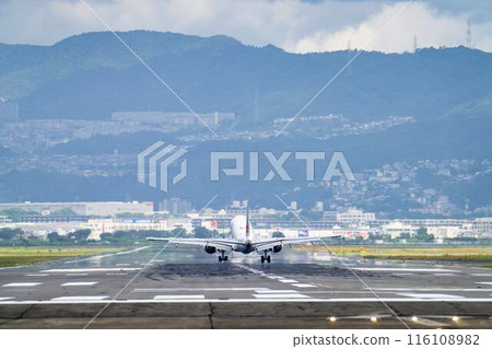 夏季 大阪機場（伊丹機場） 飛機降落大阪府豐中市 116108982