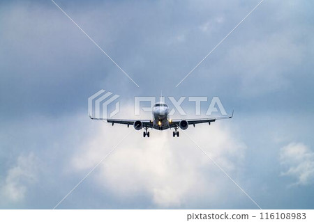 夏季 大阪機場（伊丹機場） 飛機降落大阪府豐中市 116108983