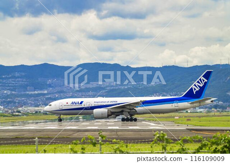 Osaka Airport (Itami Airport) in summer: Taxiing airplane, Toyonaka City, Osaka Prefecture 116109009