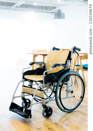 Room with wheelchair 116109679