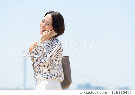 Business city woman smartphone 116110495