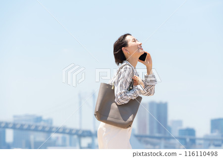 Business city woman smartphone 116110498