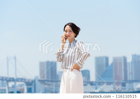 商業城市女性智慧型手機 116110515