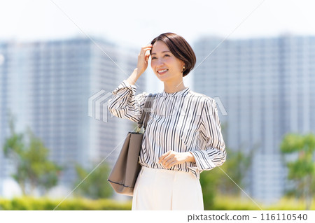 Business woman going out 116110540