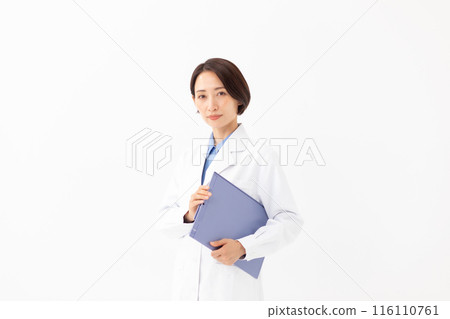A lady with a medical record 116110761