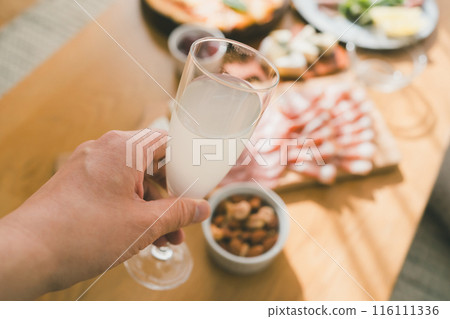 champagne, cheer, toast 116111336