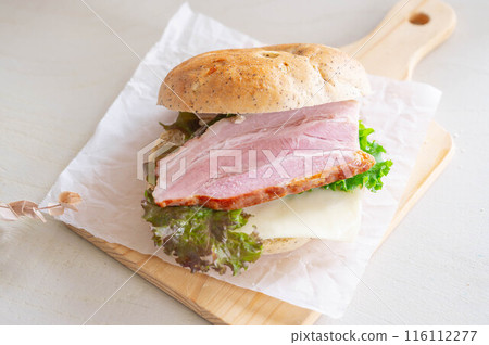 製作百吉餅三明治 116112277