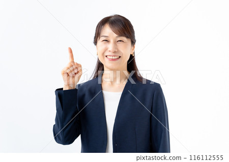 商務中年和老年婦女指著 116112555