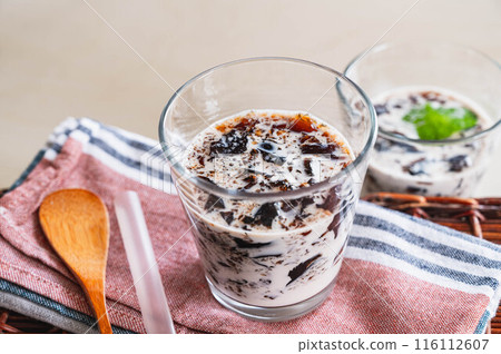 喝咖啡牛奶果凍 116112607