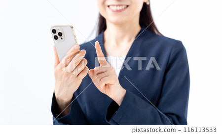 商務中老年智慧型手機在手 116113533