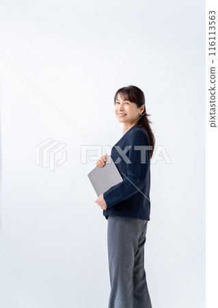 筆記本電腦業務的女人 116113563