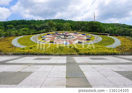 Flower Clock and Hanakku at Tokachigaoka Park 116114105