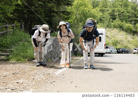 Families enjoying hiking 116114483