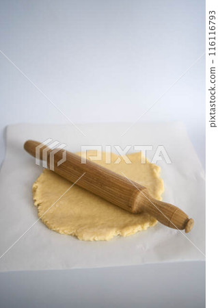 the process of making galette pie with mulberry 116116793