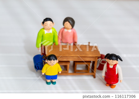 Handmade paper clay dolls: A family of elementary school siblings Handmade paper clay dolls: A family of elementary school siblings 116117306