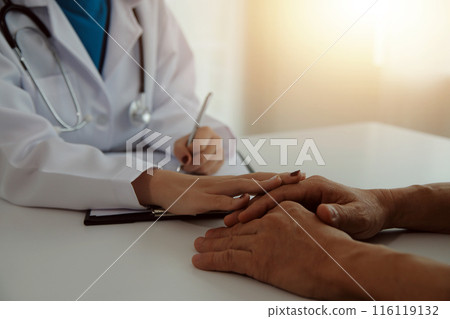 Female doctors shake hands with patients encouraging each other To offer love, concern, and encouragement while checking the patient's health. Concept Health care and Social Security Female doctors shake hands with patients encouraging each other To offer love, concern, and encouragement while checking the patient's health. Concept Health care and Social Security 116119132