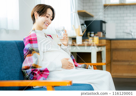 Pregnant women drinking water Pregnant women drinking water 116120001