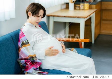 Stomach ache pregnant woman Stomach ache pregnant woman 116120003