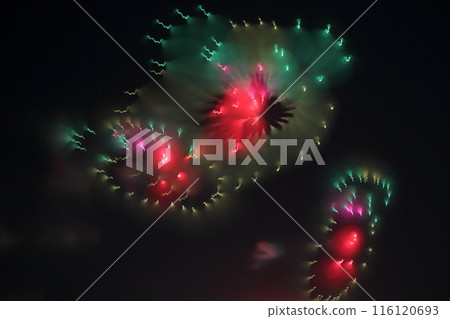 煙花照亮夜空 煙花照亮夜空 116120693