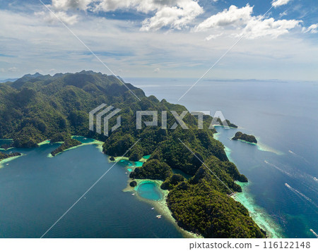 Lagoons with splendid limestone rocks. Blue sea and turquoise lagoons in Coron, Palawan. Philippines. 116122148