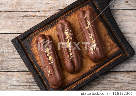Classic french chocolate eclair 116122305