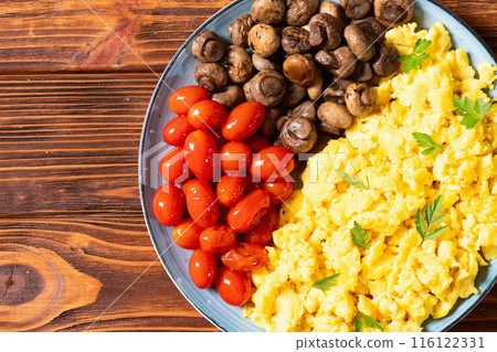 Homemade scrambled eggs with mushrooms and cherry tomatoes 116122331