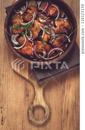 fried meat, pork kebab, ketsi in a clay pan, with red onions and herbs, homemade, no people, 116123139