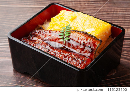 Grilled eel and egg on rice 116123500